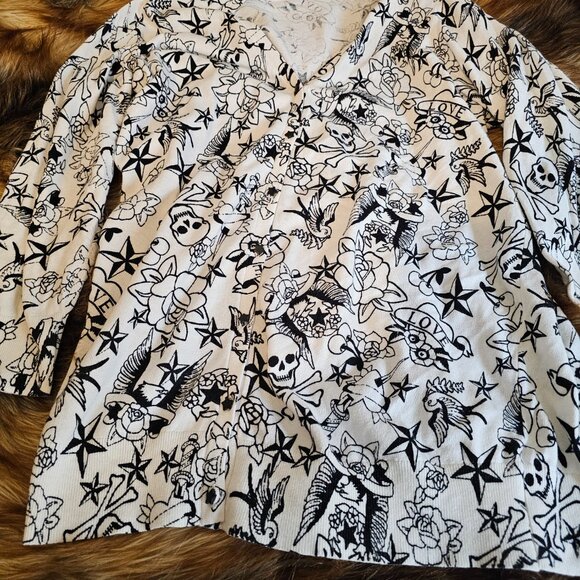 Torrid Betsey Johnson Cardigan Skull Crossbones Hearts Tattoo Love Roses 3 3X - Picture 4 of 8